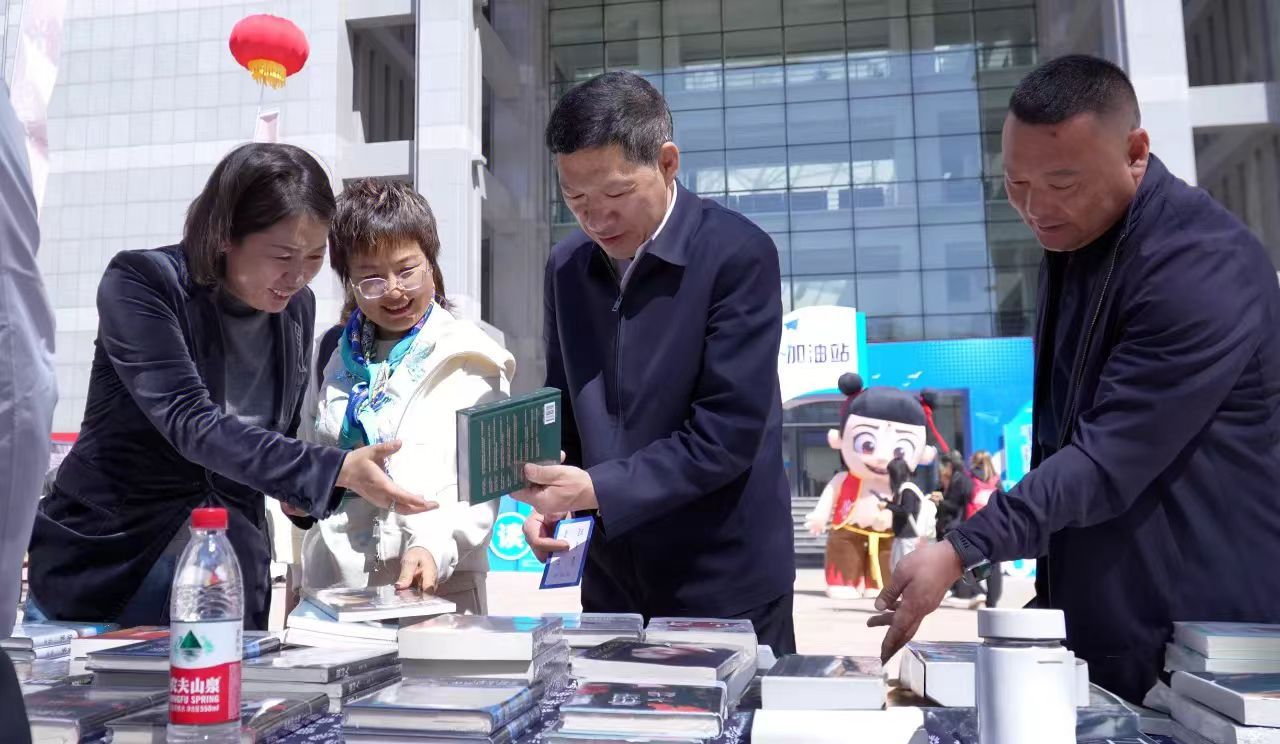 学校启动2025年“念书月”系列运动