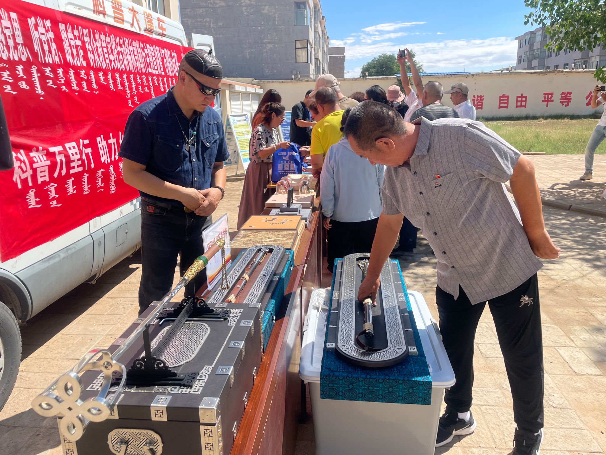 学校一连4次加入自治区民委“石榴籽e起来——送政策送手艺送效劳”运动