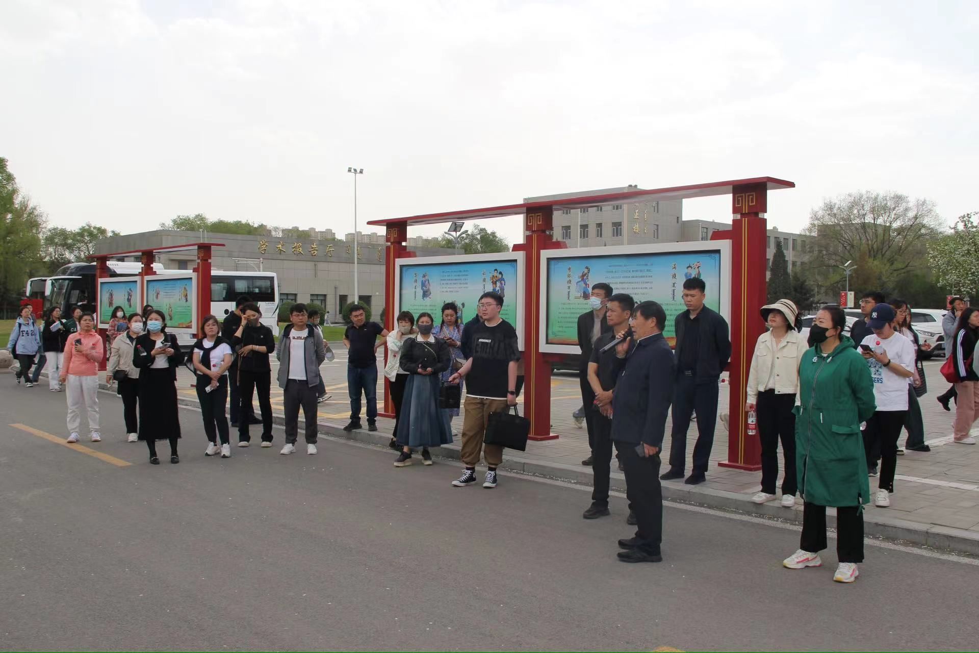 延吉市胜天国际官网宗教局考察团来我校浚？？？？？疾