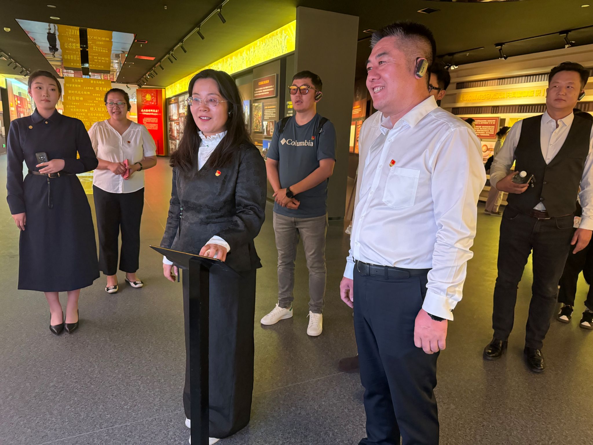 党委统战部党支部与内蒙古艺术团话剧团党支部团结开展党日运动