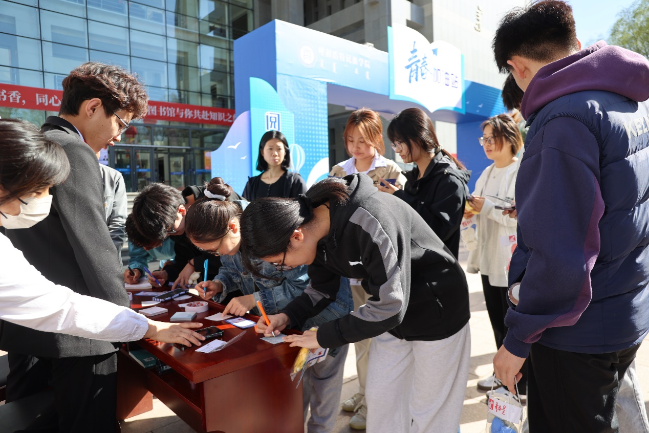 学校启动2025年“念书月”系列运动