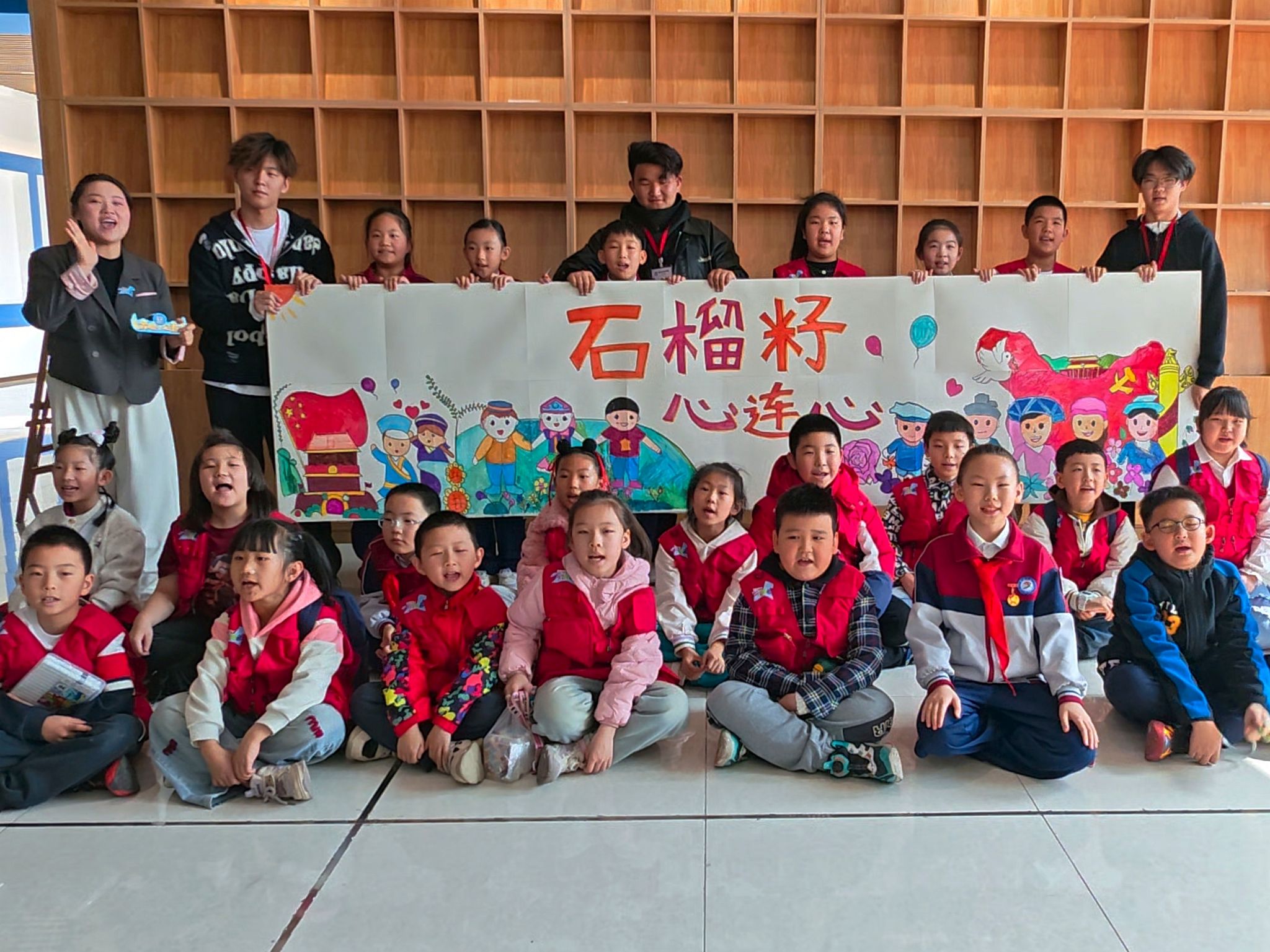 我校与内蒙古广播电视台团结开展“一馆看千年”奔腾小记者团社会实践运动