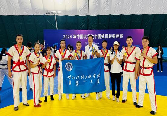 一群衣着蓝色衣服的女人站在一起形貌已自动天生