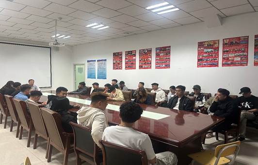 聚会室里的人们形貌已自动天生