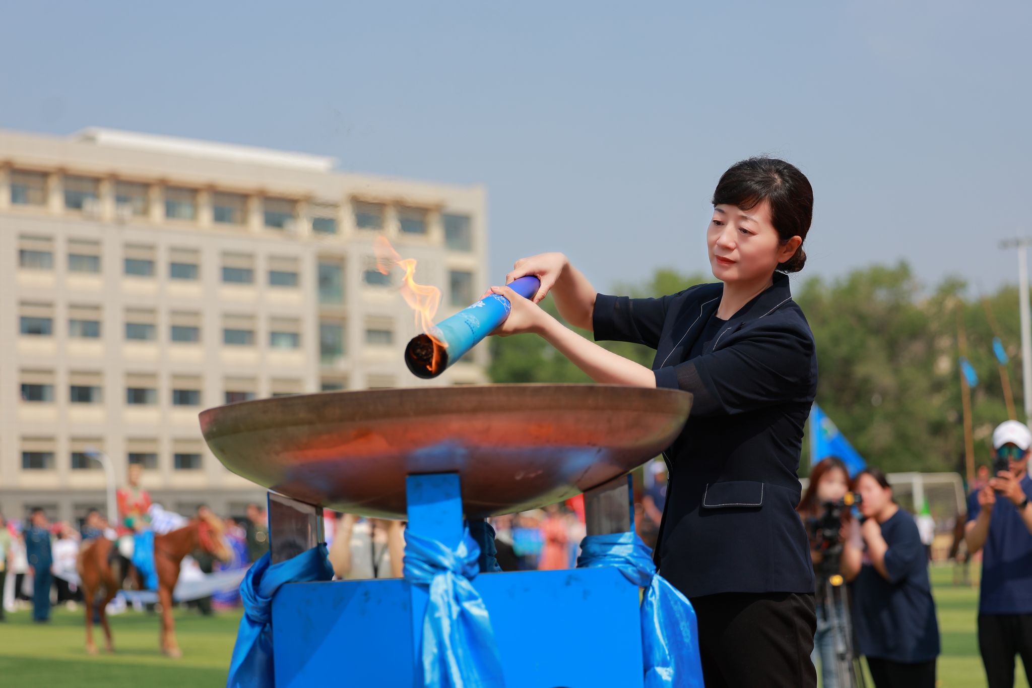 学校举行第十二届校园那达慕文化节暨第六十一届田径运动会开幕式