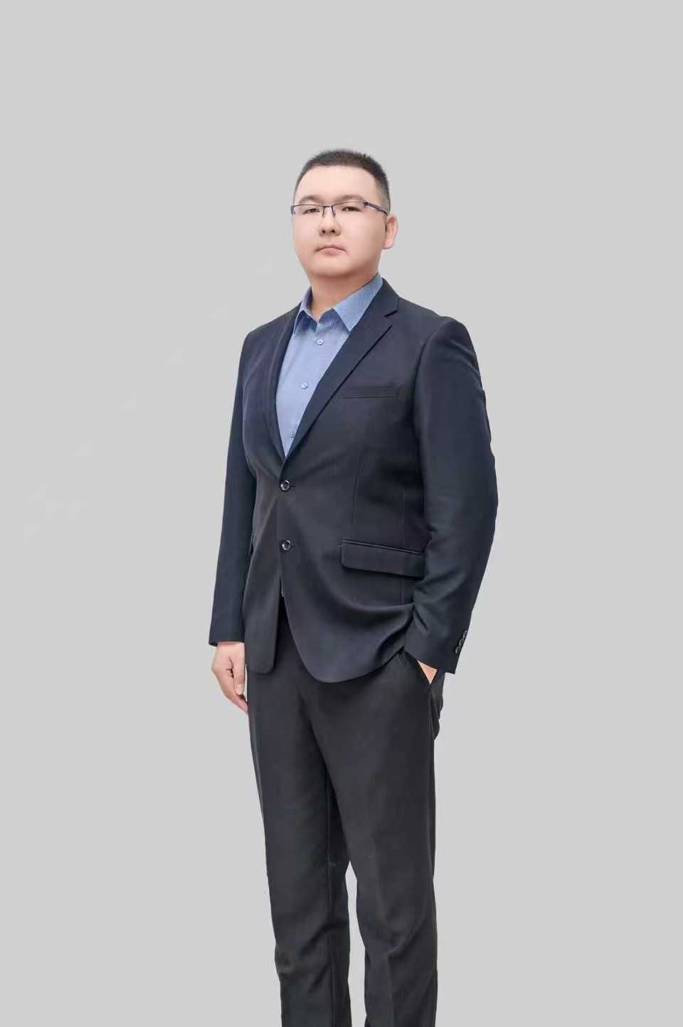 包纳钦小我私家简介