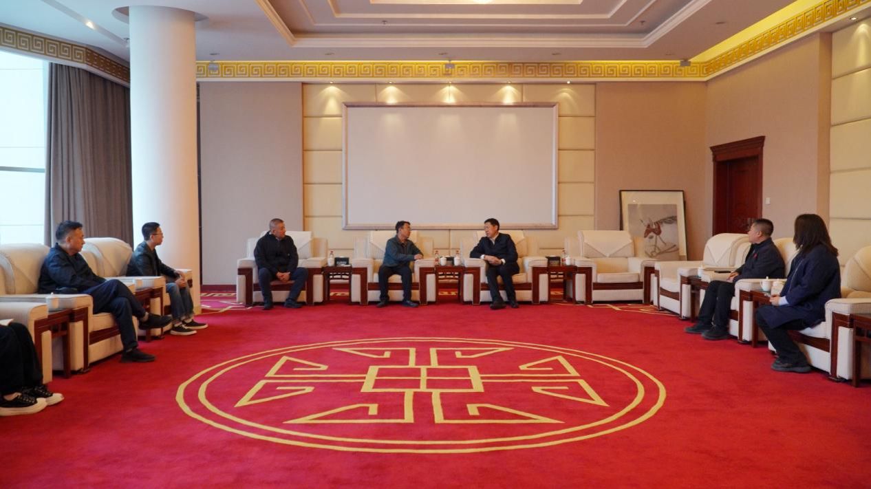 国能铁路装备有限责任公司内蒙分公司党委书记吴凯一行来我校调研