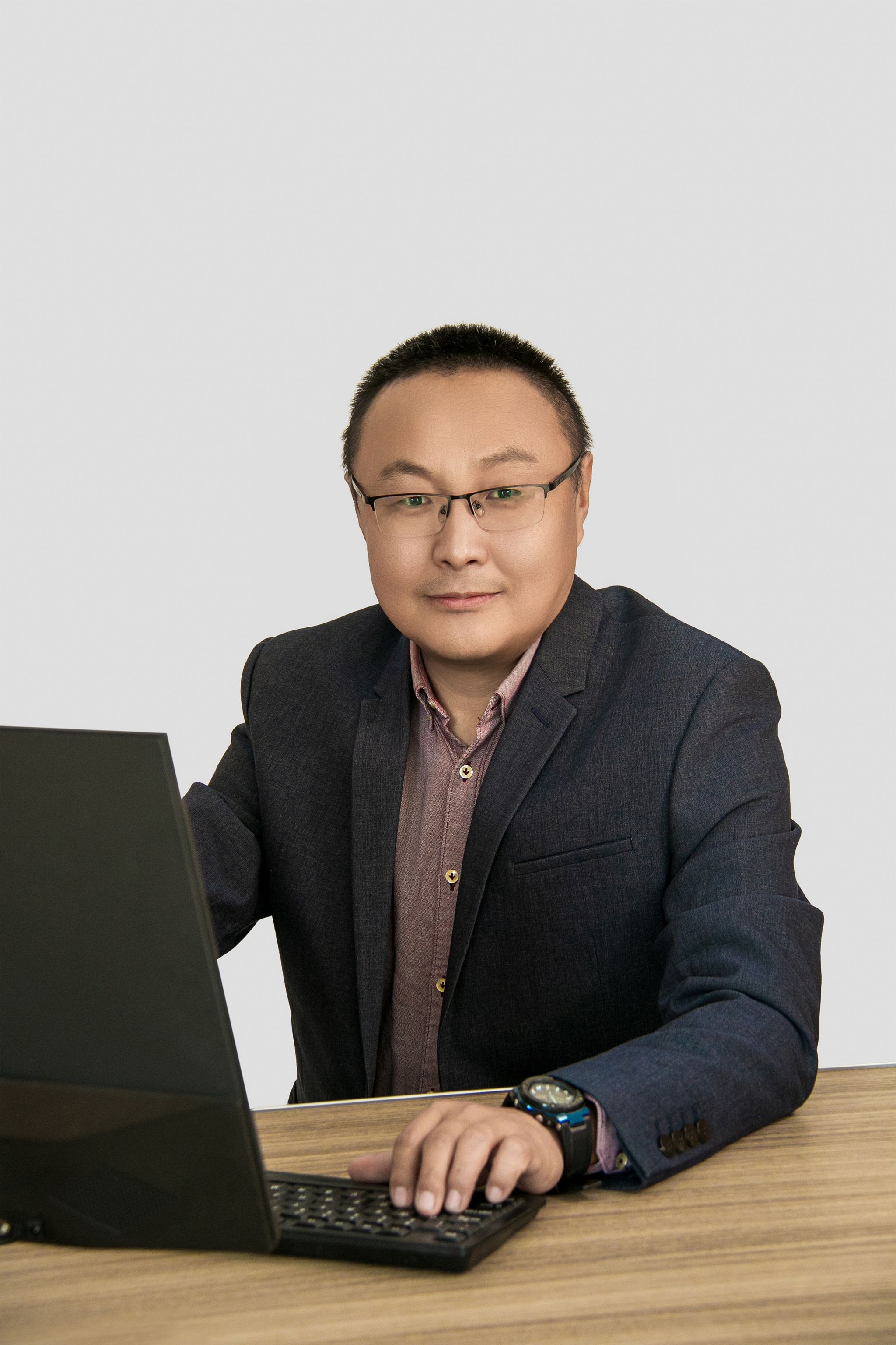 色登丹巴小我私家简介