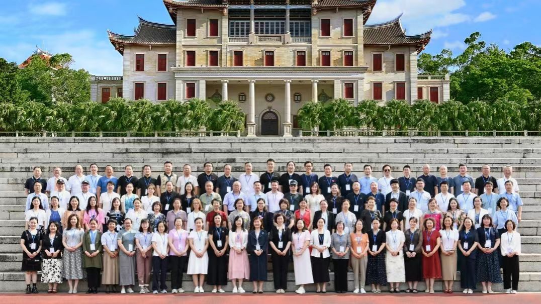 党委统战部选派西席加入内蒙古自治区高校党外知识分子和归国留学职员国情研修班